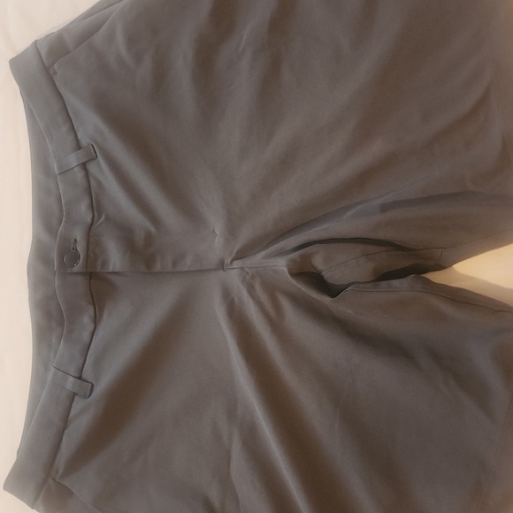 Lululemon Men's Gray Shorts - Picture 2 of 5